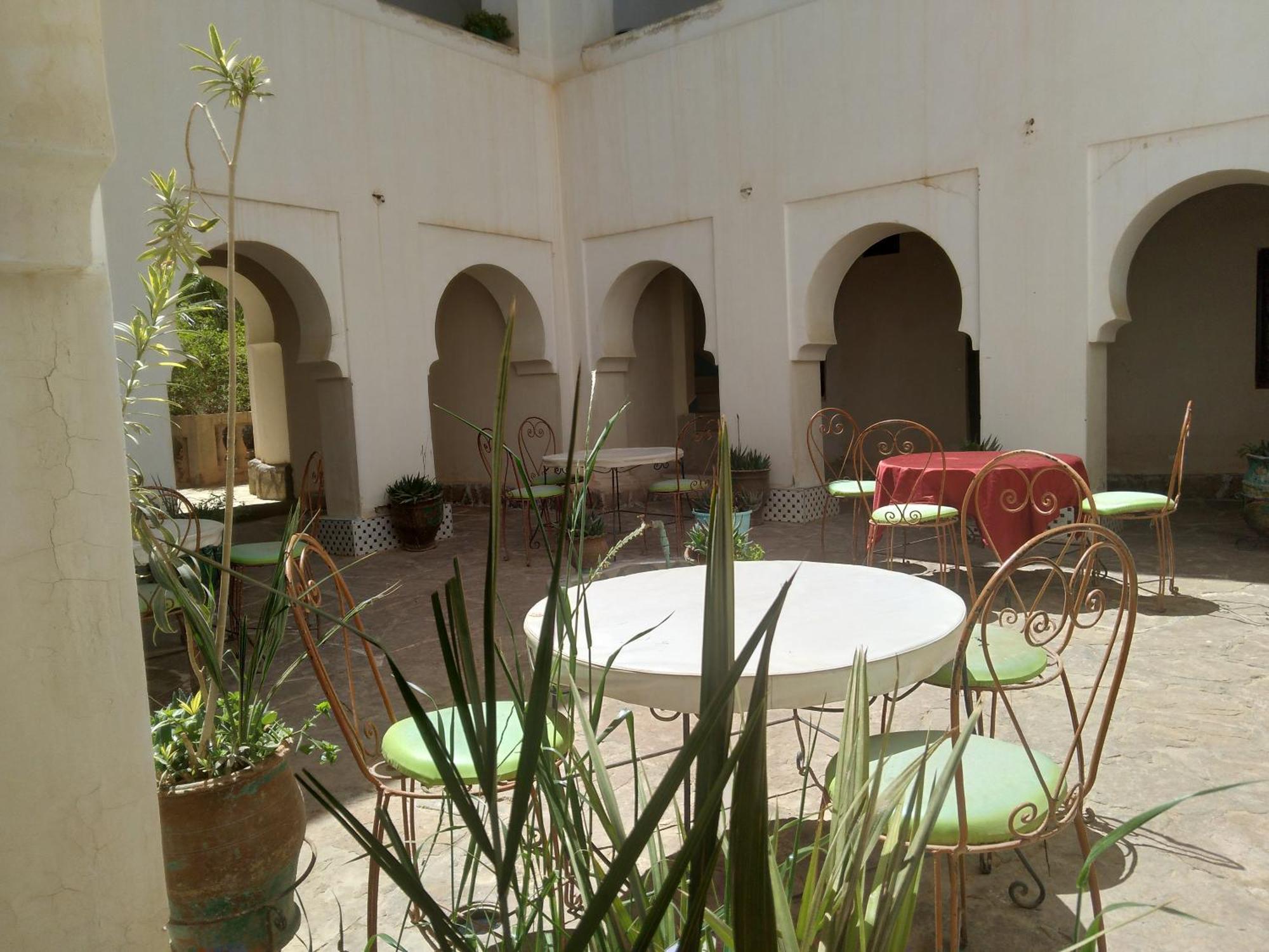 Hotel Et Restaurant Riad Amodou タンギール エクステリア 写真